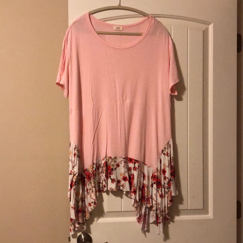2XL Oddy Pink Top. Great condition. Smoke free home!
